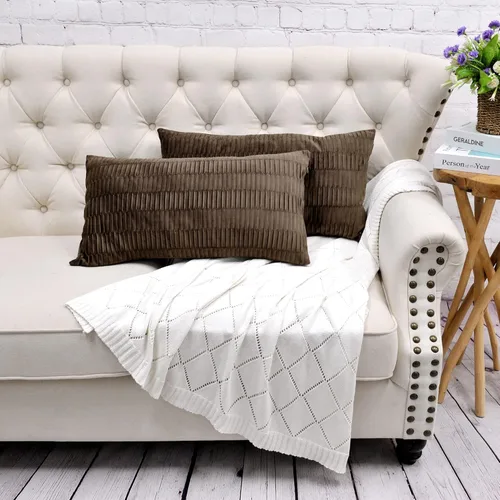 Vista 2 de Juego de 2 fundas de almohada decorativas de terciopelo a rayas plisadas de 14 x 26 pulgadas, funda de cojín rectangular suave y elegante para sofá