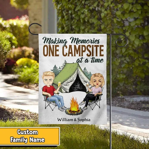 Vista 3 de Bandera personalizada de Making Memories para campamento y jardín, banderas para campamento de doble cara para decoración al aire libre, 12 x 18