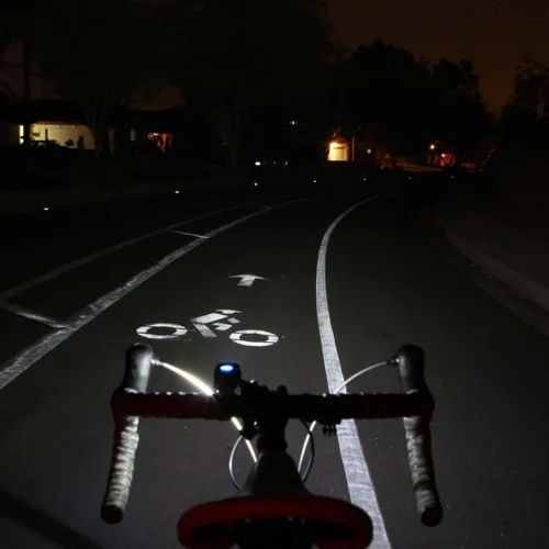 Vista 5 de NiteRider Swift 500 - Luz delantera para bicicleta Vmax+ 150 luces traseras para bicicleta, paquete combinado - USB recargable faro de bicicleta LED