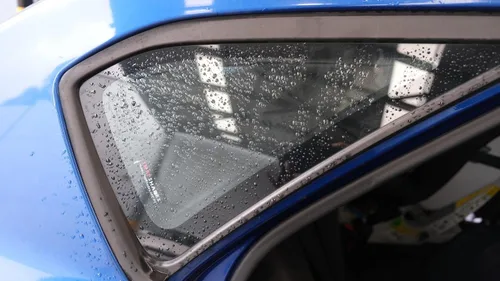 Vista 3 de Snap Shades para KIA Cerato Hatchback 2ª generación de persianas de ventana de puerto (TD; 2008-2012)
