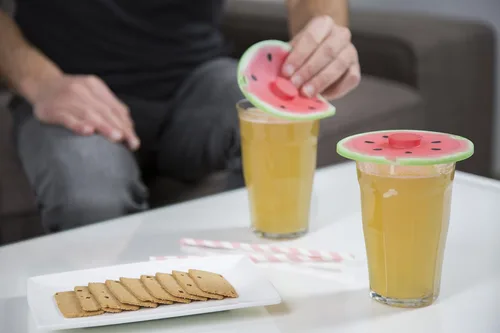 Vista 7 de Charles Viancin - Juego de 2 fundas de silicona para bebidas de sandía de 4 pulgadas - Sellado hermético en cualquier vaso de borde liso, mantiene