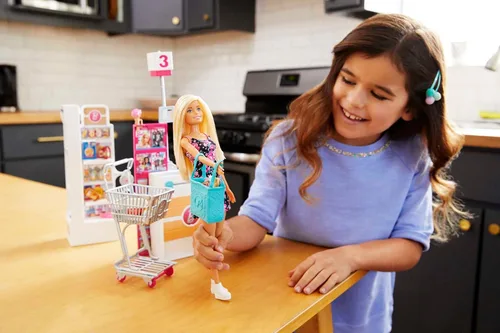 Vista 2 de Muñeca Barbie Rubia, Tienda de Comestibles con Carrito Rodante y Cinturón Funcional con carro rodante y cinturón de trabajo