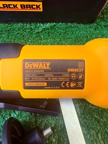 Vista 3 de Pulidora 4.5 dewalt 4037D