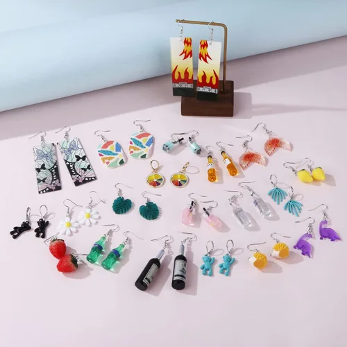 Vista 4 de Juego de 20 pares de aretes mixtos y extraños lindos y divertidos aretes colgantes de resina acrílica y metal para mujeres y niñas anime cosplay