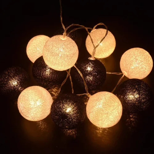 Vista 2 de Gardeningwill - Guirnalda de luces LED de bolas de ratán de 3 m/10 pies con 30 luces, color negro y blanco, funciona