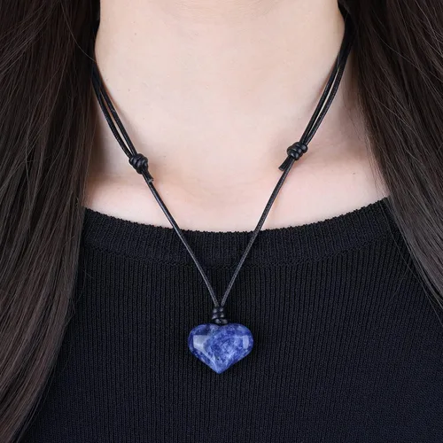 Vista 2 de COAI Collar con colgante de piedra de corazón de corazón de cuero, Piedra, sodalita