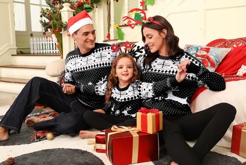 Vista 3 de Totatuit Suéter de Navidad a juego para la familia, cuello redondo, reno, copos de nieve, suéter de punto feo para hombres y mujeres