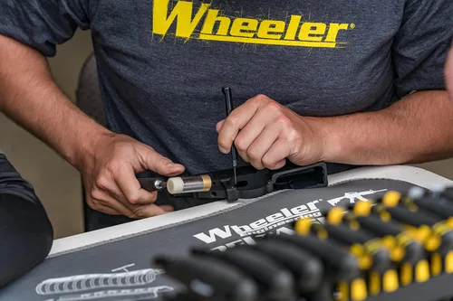 Vista 3 de Wheeler, Juego de martillo y punzones en caja de plástico