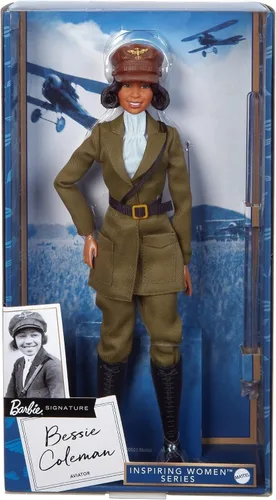Vista 6 de Barbie Muñeca inspiradora para mujer, Bessie Coleman coleccionable vestida con traje de aviador con casco y gafas