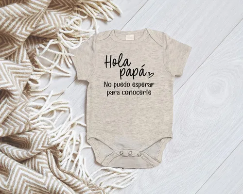 Vista 2 de Hola Papá Anuncio de Embarazo en Español Bodysuit para bebé - Regalo para el nuevo papá por ser - Regalo sorpresa para el nuevo papá