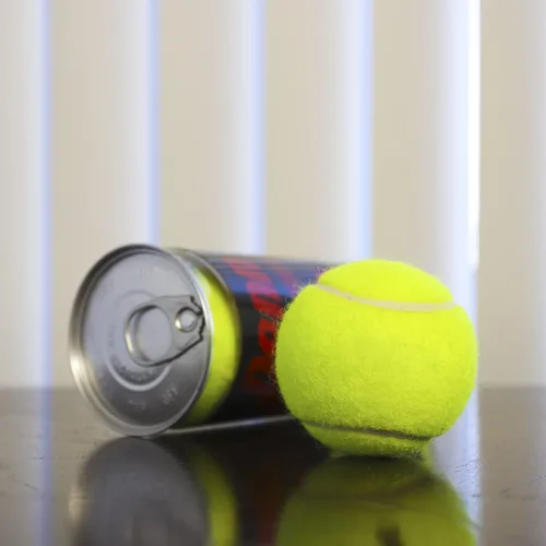 Vista 6 de Penn Campeonato de pelotas de tenis de gran altitud, paquete de 6, 18 pelotas amarillas, aprobadas por la USTA e ITF, pelota oficial de las ligas