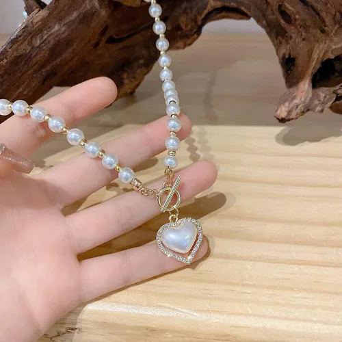 Vista 3 de GELMOINY Collares de perlas para mujer, collar de perlas de imitación de 0.23 pulgadas, collar de perlas de corazón chapado en oro de 14 quilates