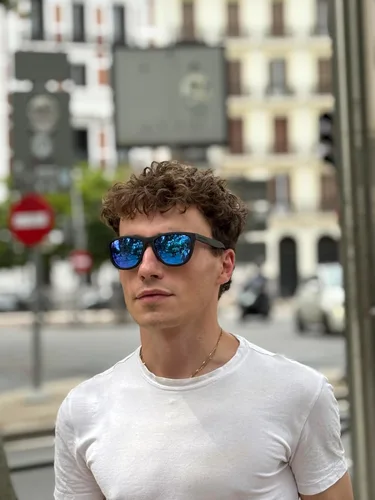 Vista 86 de Hawkers One Sunglasses for Men and Women - 100% UV400 Protection - Lightweight and Square Sunglasses