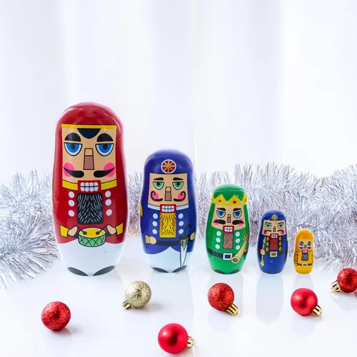Vista 2 de BestPysanky Juego de 5 muñecos anidables de madera cascanueces de 5.5 pulgadas