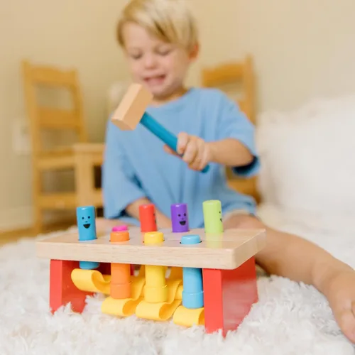 Vista 8 de Melissa & Doug, juguete de taller de madera con maza, Banca golpeada, Multicolor