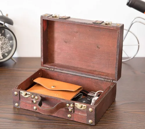 Vista 2 de Vintiquewise (TM). Caja decorativa pequeña con forma de velís antigua con correas.