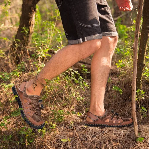 Vista 4 de Sandalias para hombre, zapatos de playa de cuero de verano para pescador, sandalias de punta cerrada para hombres, sandalias de agua transpirables