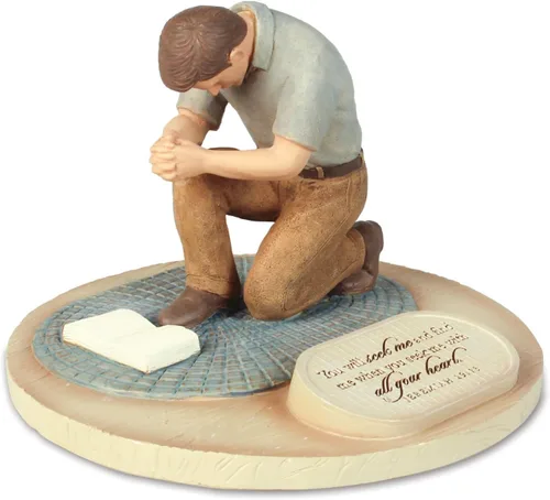 Vista 8 de Lighthouse Christian Products Escultura de piedra fundida de 6 x 4,5 pulgadas y esposo rezando