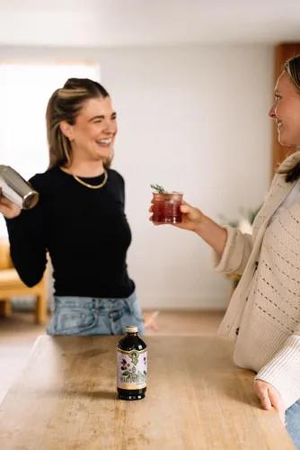 Vista 7 de Jarabe de Hibisco y Cardamomo de Portland Syrups - Elabora Exquisitos Cócteles, Bebidas sin Alcohol, Té, Refrescos, Bebidas de Café y Más - 12 onzas