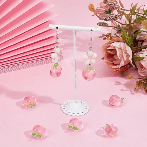 Vista 4 de OLYCRAFT 30 colgantes de durazno de resina transparente, colgante de fruta, dije de melocotón rosa con lazo 3D melocotones colgante colgante