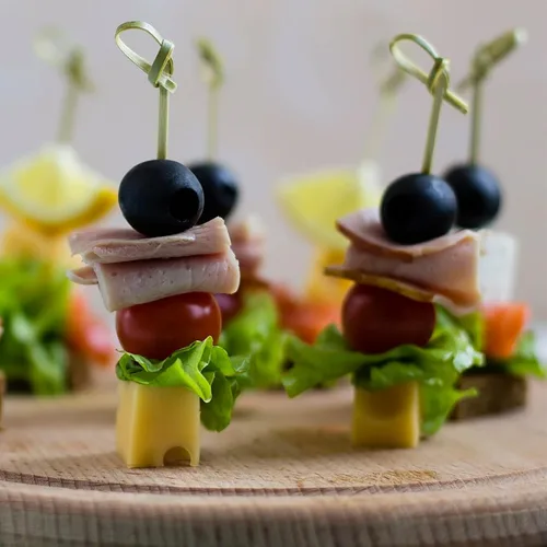 Vista 3 de 1200 piezas de palillos de cóctel de bambú, palillos de dientes elegantes para aperitivos, palos de cóctel de 4.13 pulgadas con nudo para bebidas