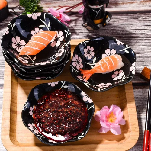 Vista 2 de Juego de 6 platos japoneses de salsa de soja Sakura negra para sushi, tazones de porcelana para salsa Negro HY