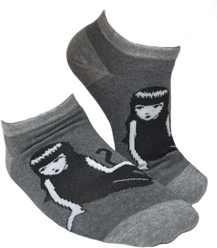 Vista 4 de Emily the Strange - Calcetines para mujer, diseño de calavera de gato negro, 3 pares
