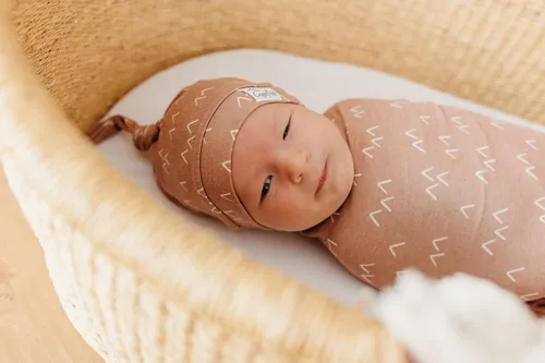 Vista 3 de Copper Pearl - Gorro de bebé con nudo superior elástico suave Rocky
