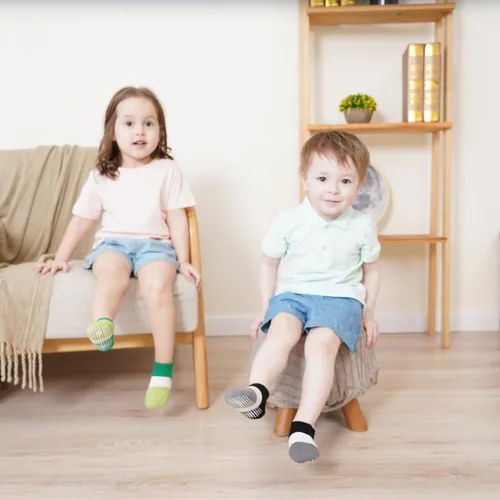 Vista 4 de J Poqobog Calcetines tobilleros antideslizantes para bebés, niños y niñas con suela antideslizante