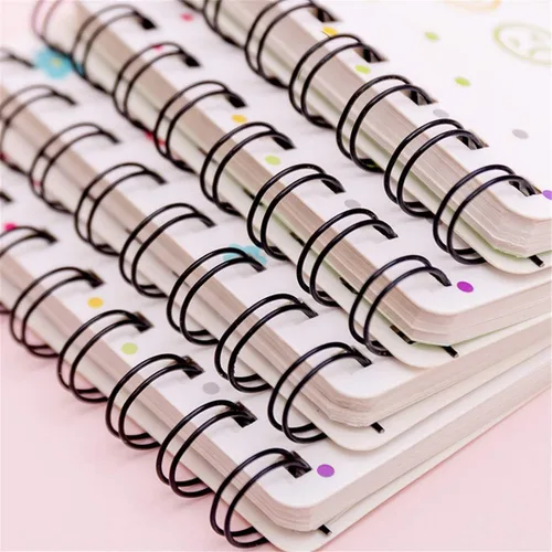 Vista 2 de Yansanido Cuaderno Pequeño en Espiral, 4 Piezas de 3.14 x 4.13 pulgadas, 4 estilos de diseño de tapa dura gruesa, páginas en blanco, 80 hojas, 160