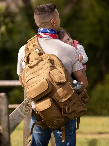 Vista 2 de T.O.M HORIZONS Bolsa de pañales para papá; sistema de cambio de pañales con una sola mano. Cambiador de pañales y mucho más incluido