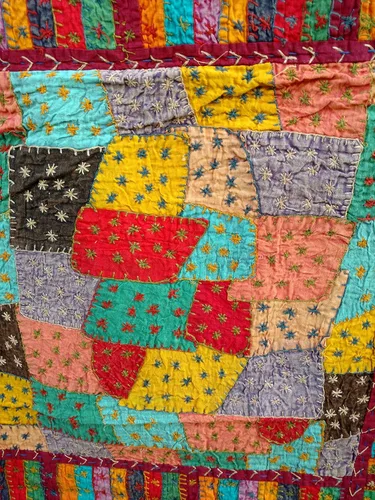Vista 4 de Rastogi Handicrafts India étnica hecha a mano con apliques Jogi Work de algodón doble tamaño Queen Multicolor funda de sábana (multicolor, 20 cajas)