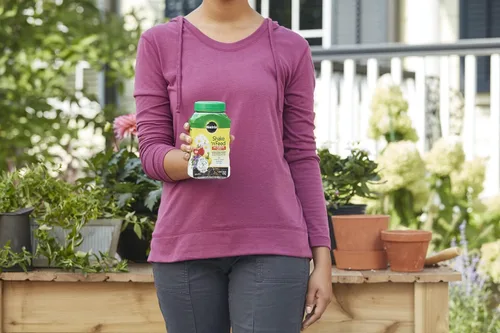 Vista 4 de Miracle-Gro Shake 'N Feed - Alimento vegetal multiusos, fertilizante para plantas, 1 libra (paquete de 6)