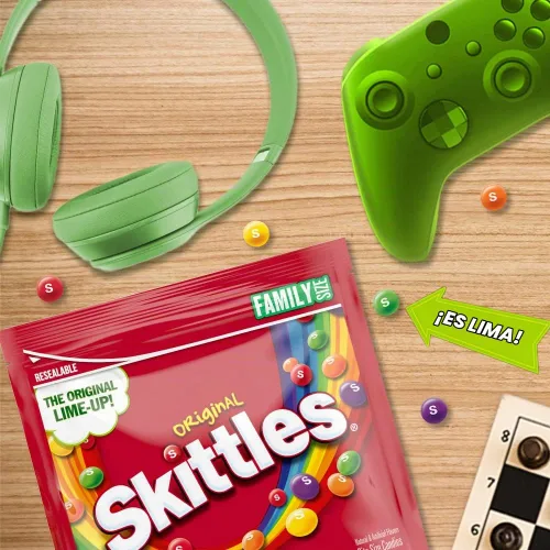 Vista 7 de SKITTLES Paquete de caramelos masticables originales a granel, caramelos de tamaño familiar, bolsa de 27.5 onzas (paquete de 6), caja