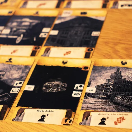 Vista 6 de Arkham Noir - Estuche para juego de cartas 3 Infinite Gulfs of Darkness, juego de cartas misterioso, emocionante juego de aventuras para adultos
