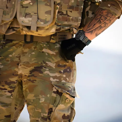 Vista 3 de Correa de reloj de nailon de 0.866 in compatible con Amazfit T-Rex 3, diseño de parches militares, resistente correa de repuesto deportiva