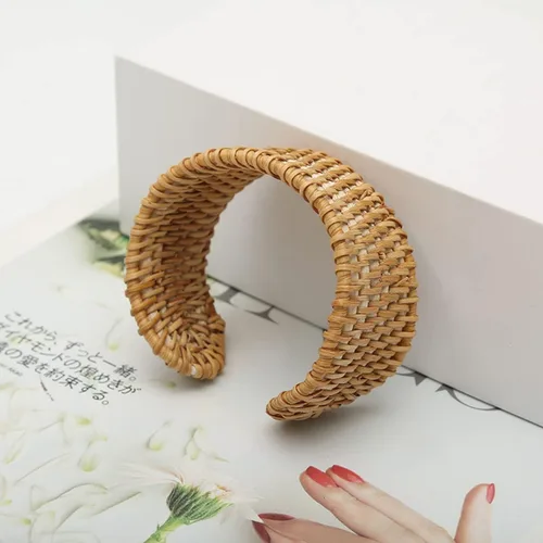 Vista 2 de Pulsera de ratán tejida a mano para mujeres y niñas, bohemia, ligera, hecha a mano, gruesa, de cara ancha, pajita de mimbre tejida étnica, tribal