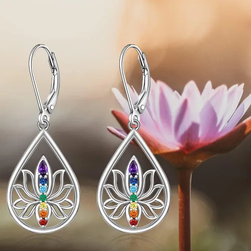 Vista 8 de Aretes de Halloween con diseño de murciélago y esqueleto, cardenal, colibrí, zorro, abeja, día de San Patricio, trébol, gato negro, 7 chakras, vaca