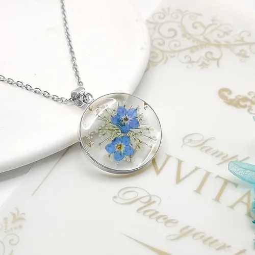 Vista 58 de Collar de flores silvestres prensadas con encaje de Forget-Me-Not y Queen Anne Collar de flores prensadas de oro Collares hechos a mano