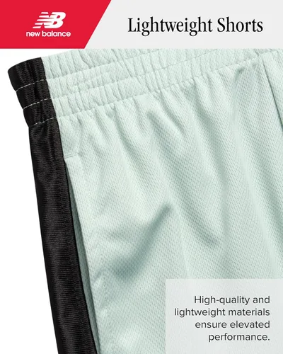 Vista 3 de New Balance Pantalones cortos deportivos para niños, paquete de 2 pantalones cortos de malla de rendimiento que absorben la humedad para correr
