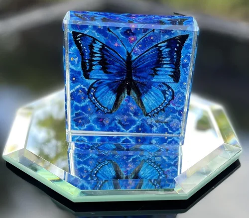 Vista 2 de Pisapapapeles de cristal mariposa regalo coleccionable Morpho azul oscuro