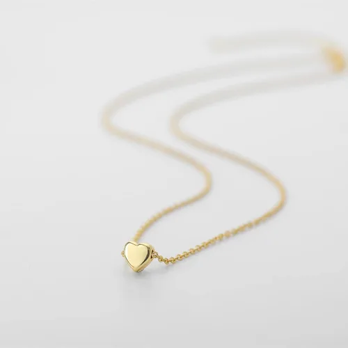 Vista 5 de Delicado collar con pequeño dije de corazón de oro, (además hay modelos con dije de corazón con inicial, con dije de rosa y con circonia cúbica)