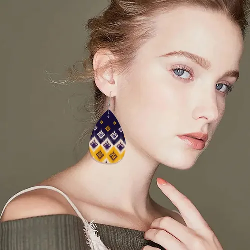 Vista 9 de Aretes de lágrima de cuero azul y amarillo para mujer, coloridos aretes colgantes ligeros de doble impresión para mujeres y niñas, joyería de moda
