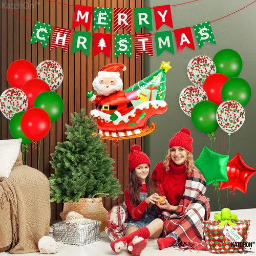 Vista 4 de KatchOn Globos de pancarta de Feliz Navidad, paquete de 25 Arco de globos de Navidad para decoraciones de fiestas