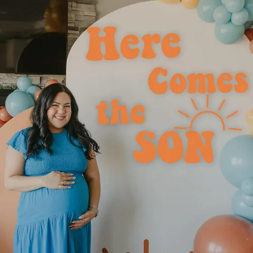 Vista 3 de Letrero de calcomanía para fiesta de baby shower con texto en inglés «Here Comes The Son» (Here Comes The Son)