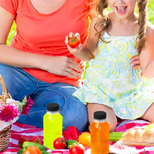 Vista 4 de Paquete de 12 botellas de plástico para jugo de 8 onzas con tapas negras de manipulación, botellas transparentes para batidos para bebidas caseras