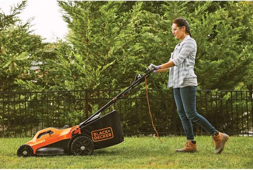 Vista 8 de BLACK+DECKER Cortacésped eléctrico con cable, 13 amperios, plataforma de corte de 20 pulgadas, ajuste de altura de 6 ajustes, almacenamiento
