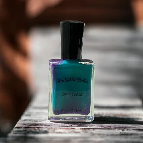 Vista 2 de Victorious-Thermochromic, esmalte de uñas, púrpura cambio a verde turquesa, belleza de la mujer Purple to Turquoise Color‑Shift Nail Polish