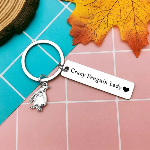 Vista 5 de Llavero de pingüino, regalo divertido de pingüino para mujeres, regalo de joyería de pingüino para ella, regalo de cumpleaños, regalo de pingüino
