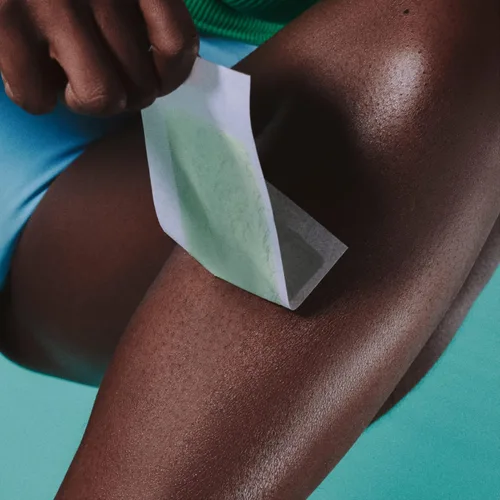 Vista 3 de Kit de Cera Billie - Cuerpo y Axilas - Fácil y Conveniente - Sin Calor - Hecho con Aloe y Aceite de Aguacate - Soft-Gel Vegano - 36 tiras de cera